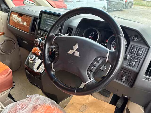 MITSUBISHI DELICA D:5