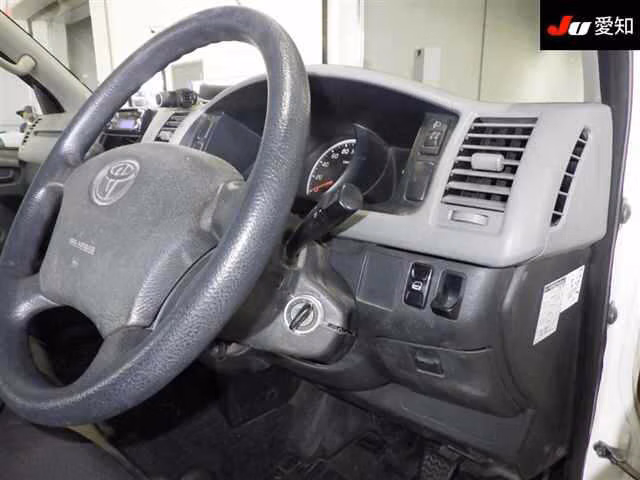 TOYOTA REGIUS ACE