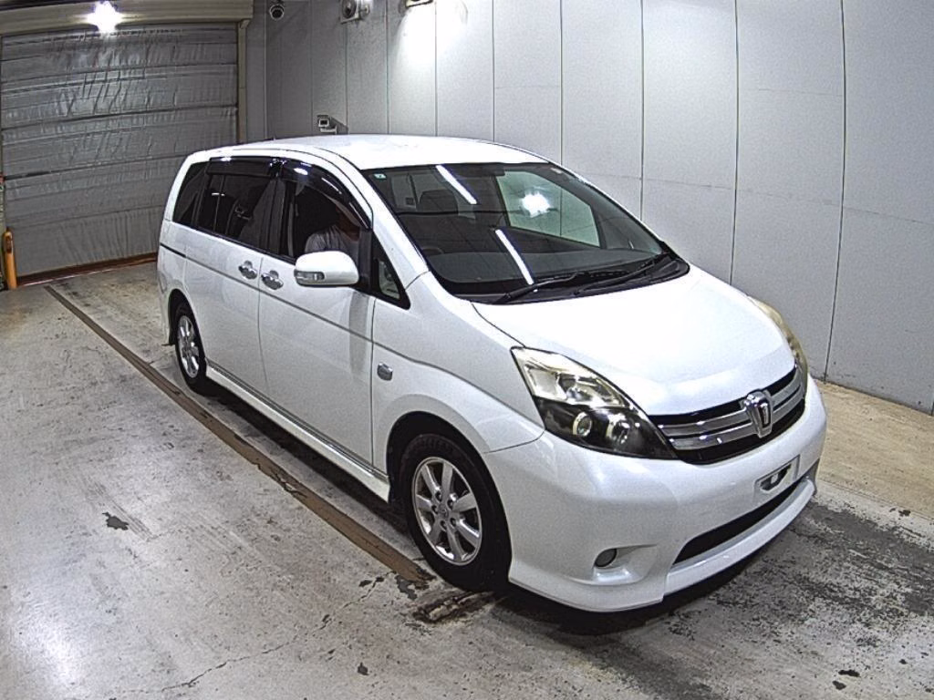 TOYOTA ISIS