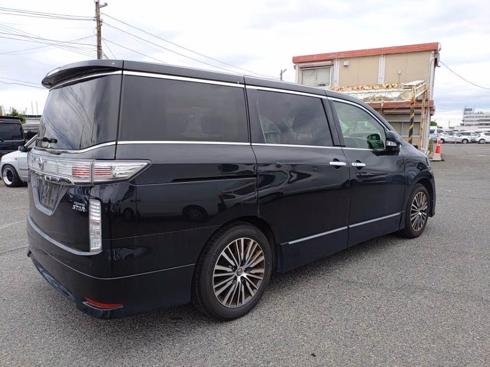 NISSAN ELGRAND