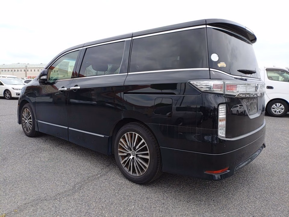 NISSAN ELGRAND