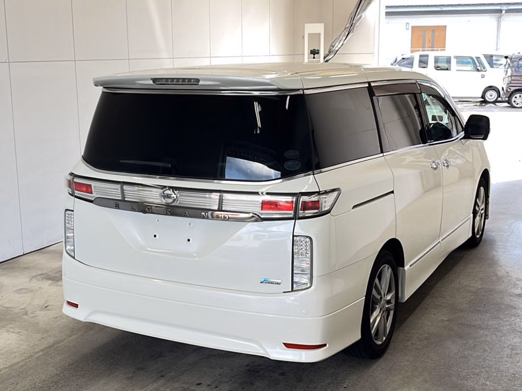NISSAN ELGRAND
