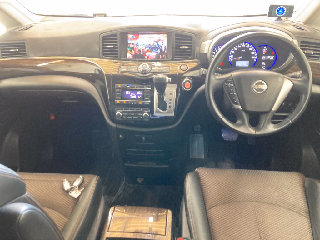 NISSAN ELGRAND