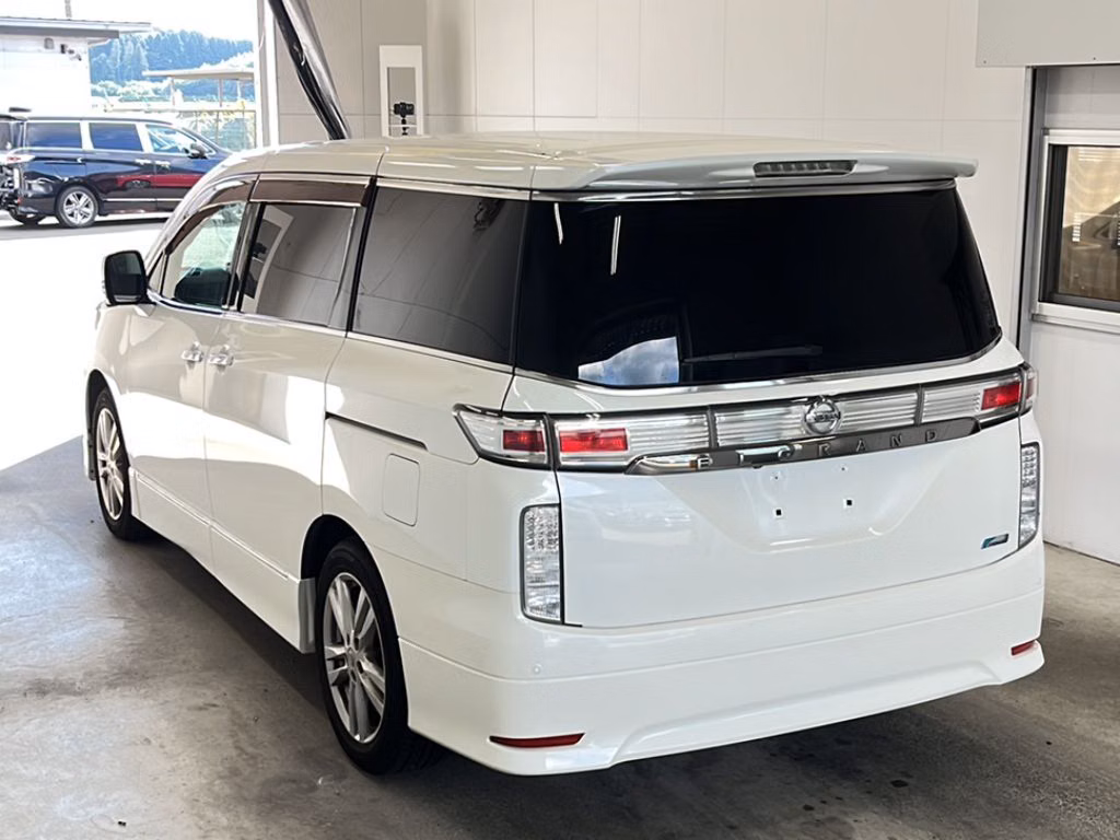 NISSAN ELGRAND