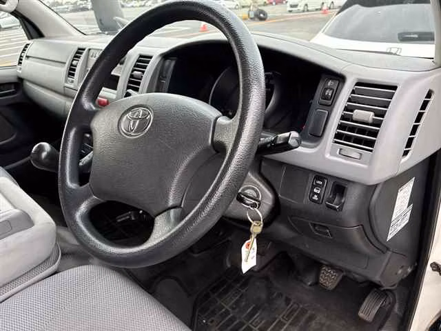 TOYOTA REGIUS ACE