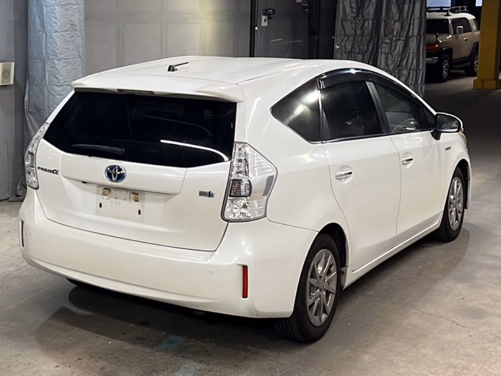 TOYOTA PRIUS ALPHA