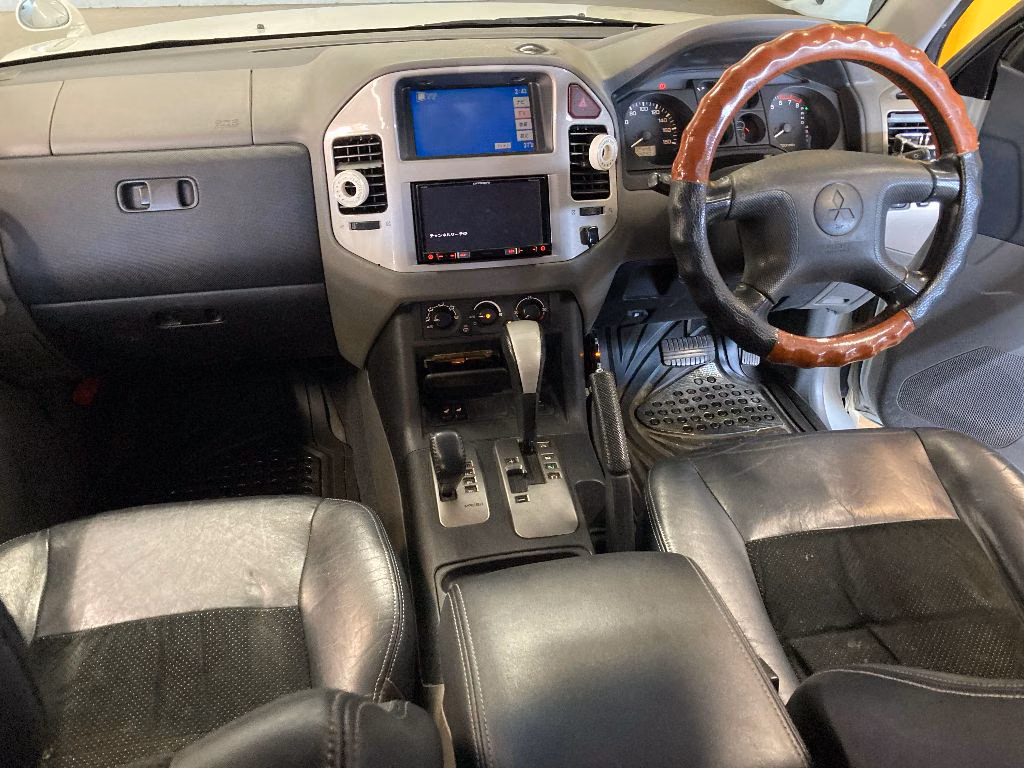 MITSUBISHI PAJERO