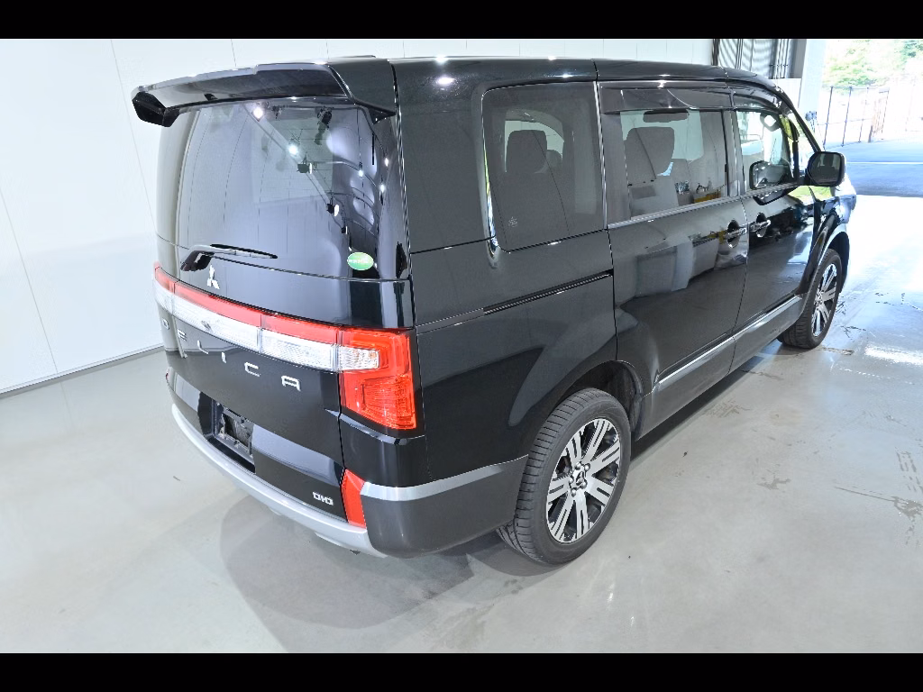 MITSUBISHI DELICA D:5