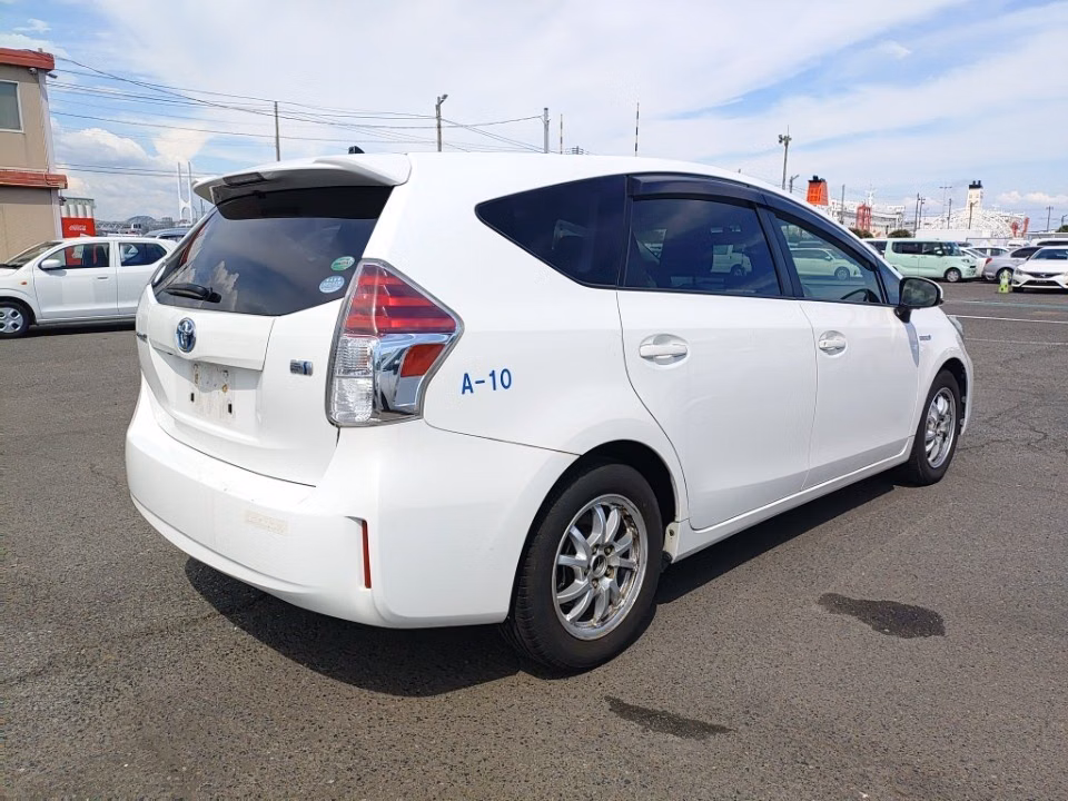 TOYOTA PRIUS ALPHA