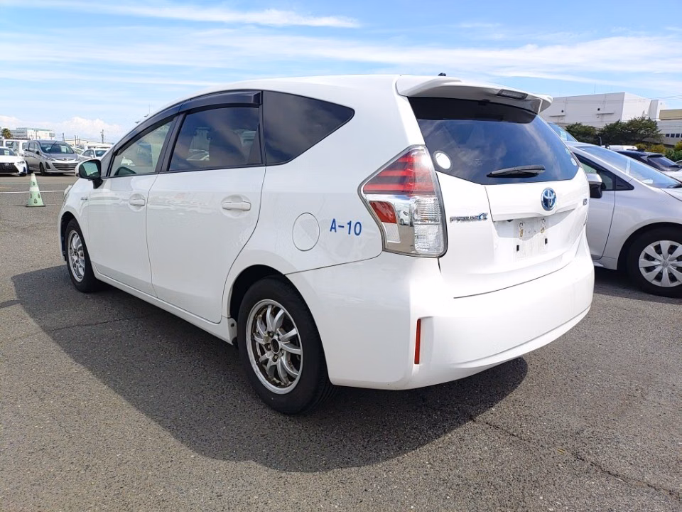 TOYOTA PRIUS ALPHA