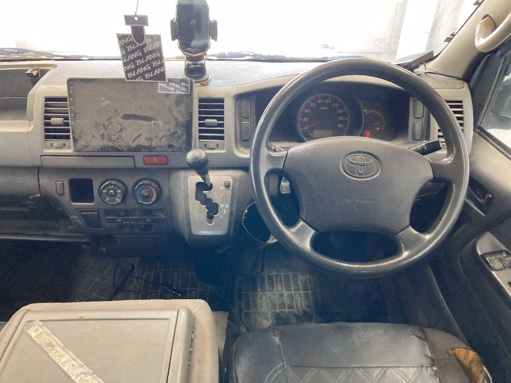 TOYOTA REGIUS ACE