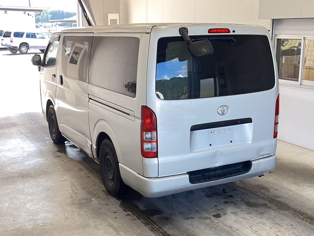 TOYOTA REGIUS ACE