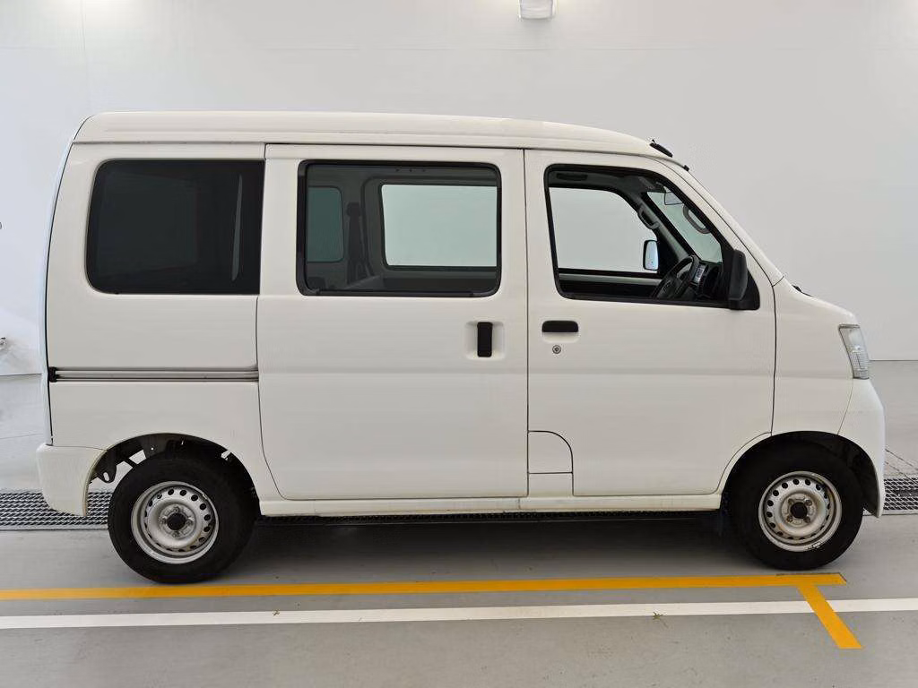 TOYOTA PIXIS VAN
