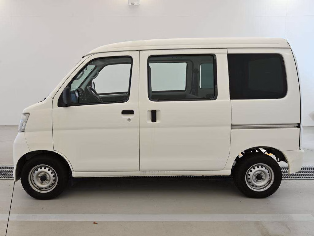 TOYOTA PIXIS VAN