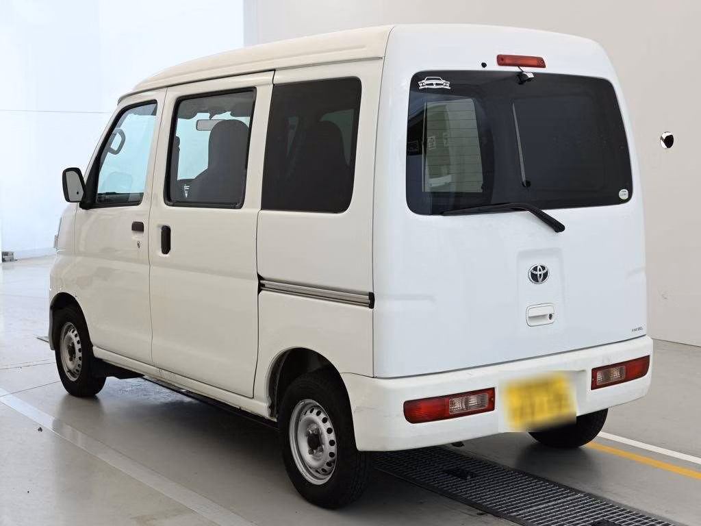 TOYOTA PIXIS VAN