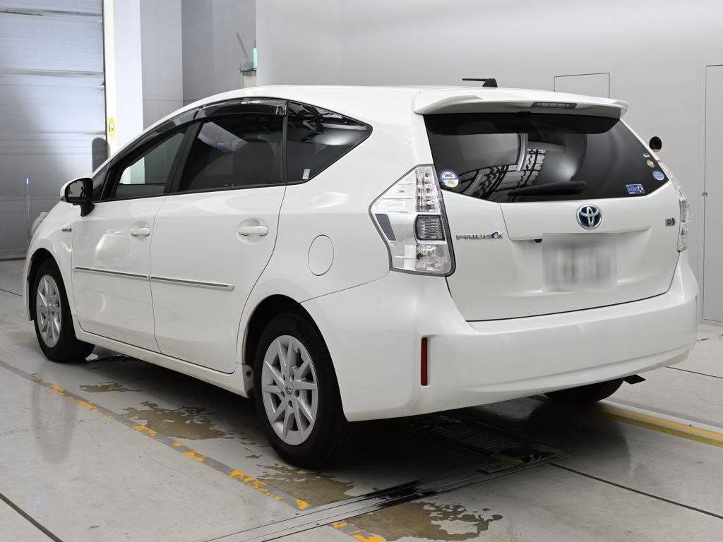 TOYOTA PRIUS ALPHA