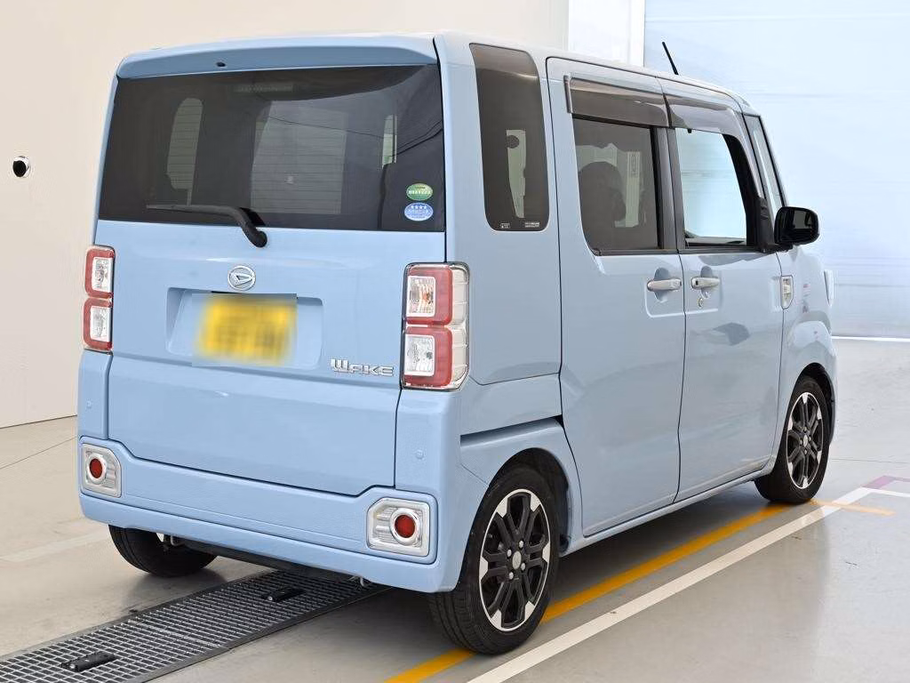 DAIHATSU WAKE
