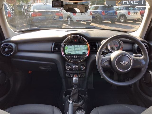 MINI HATCH