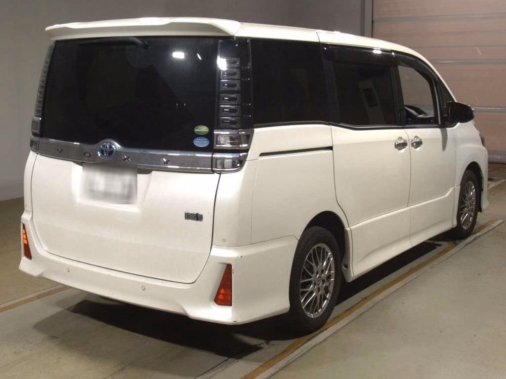 TOYOTA VOXY