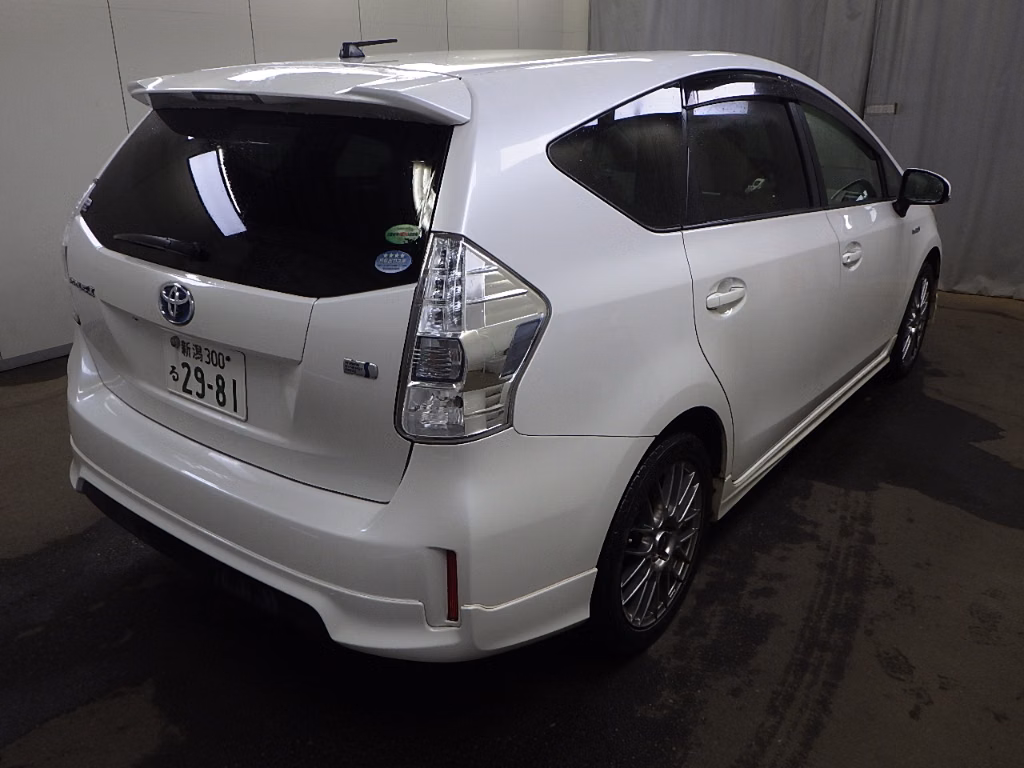 TOYOTA PRIUS ALPHA