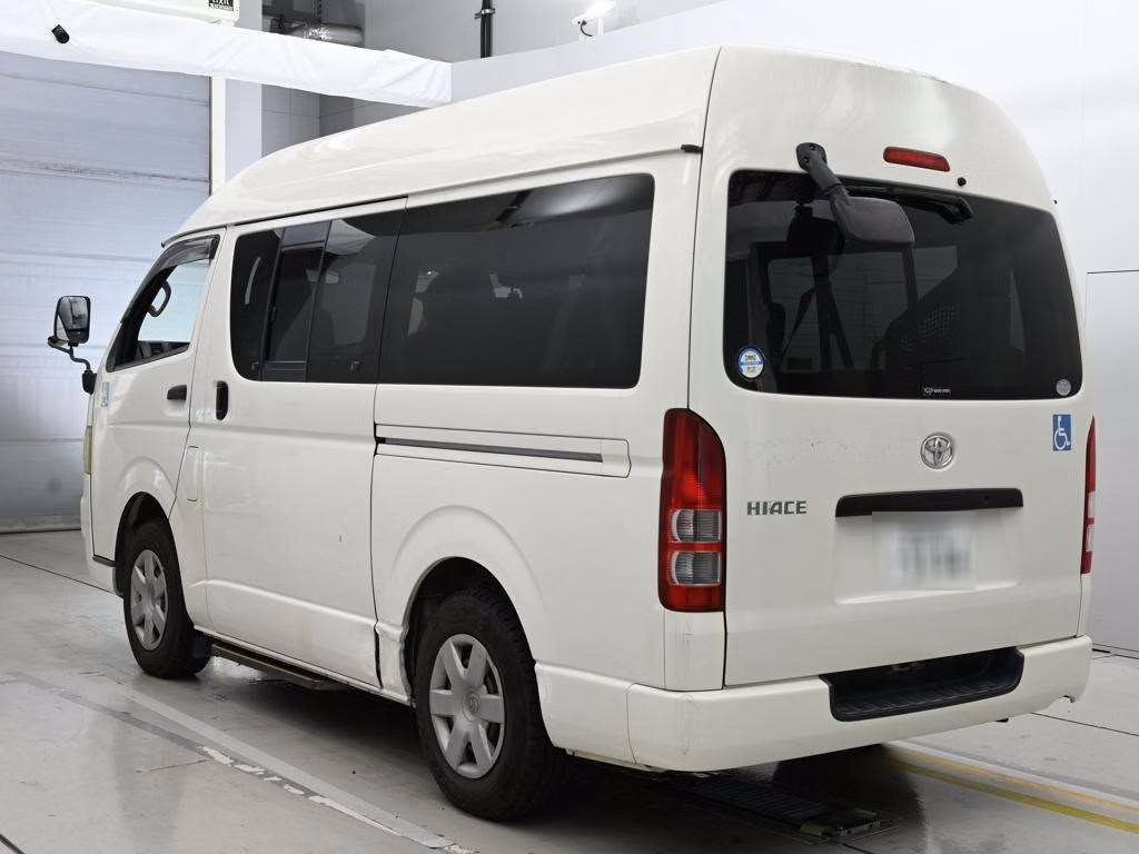 TOYOTA REGIUS ACE