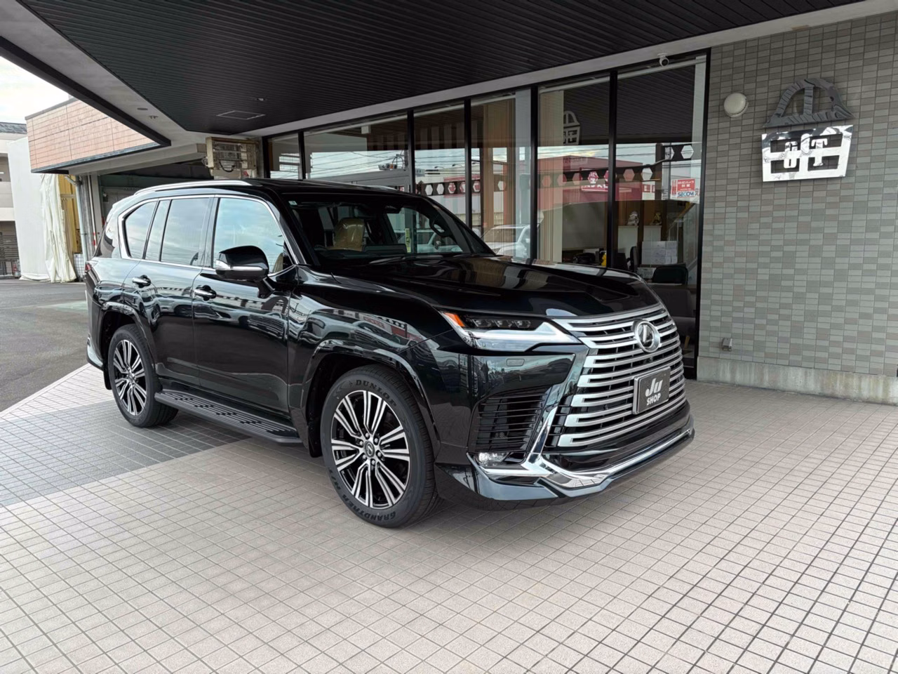 Lexus LX600
