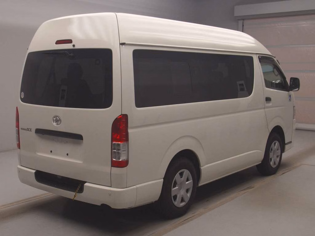 TOYOTA REGIUS ACE