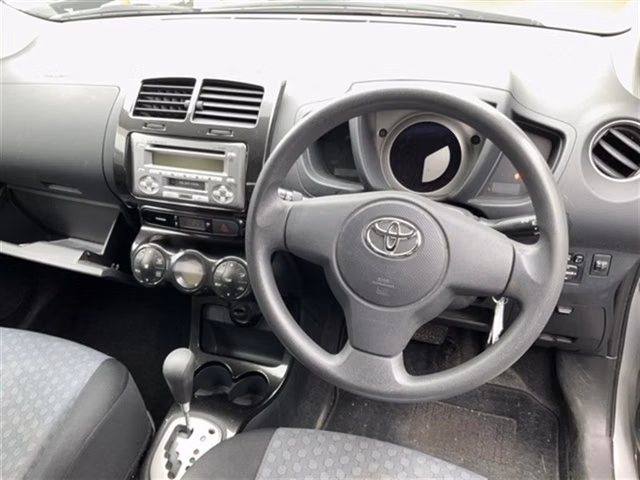 TOYOTA IST
