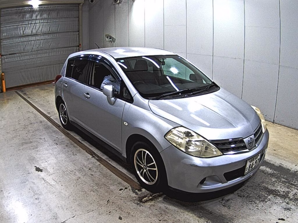 NISSAN TIIDA