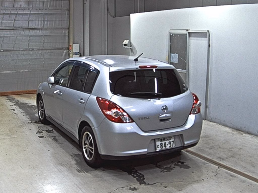 NISSAN TIIDA