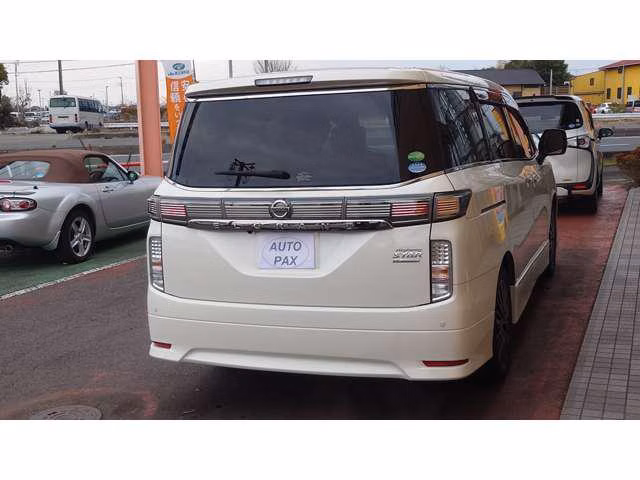 NISSAN ELGRAND