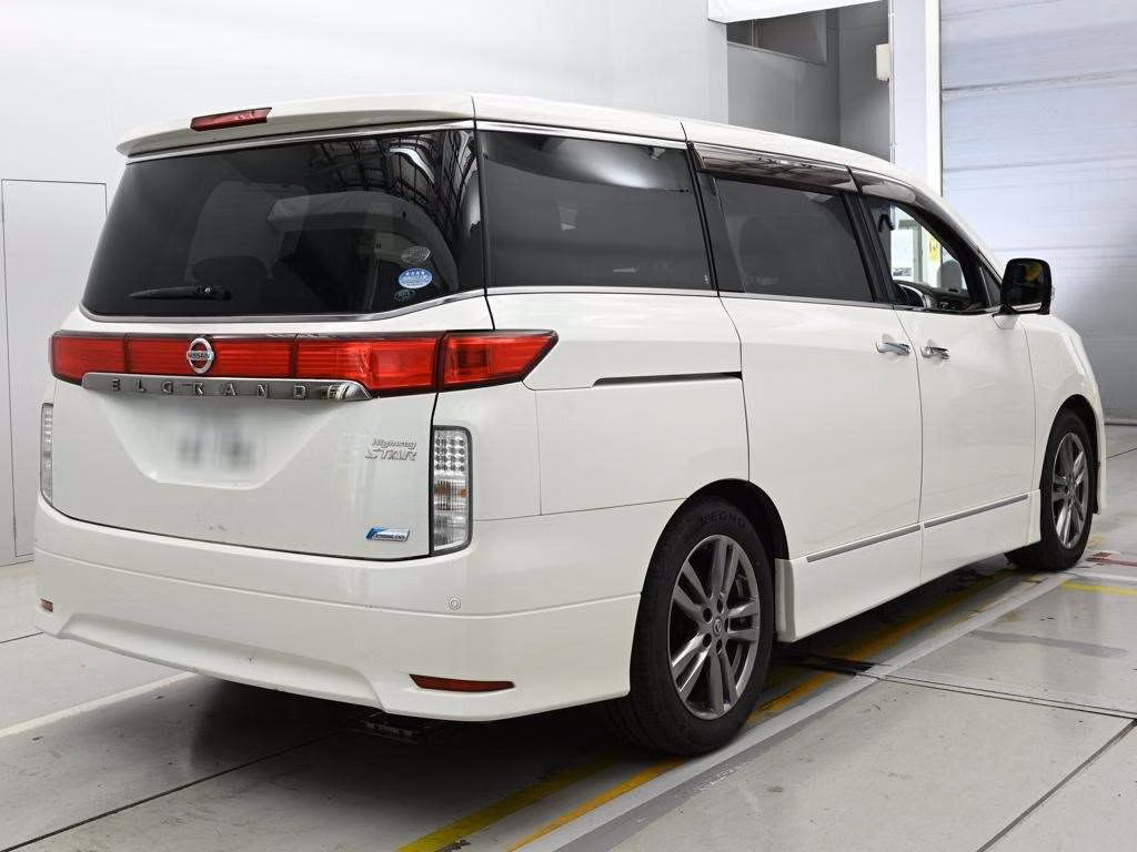 NISSAN ELGRAND