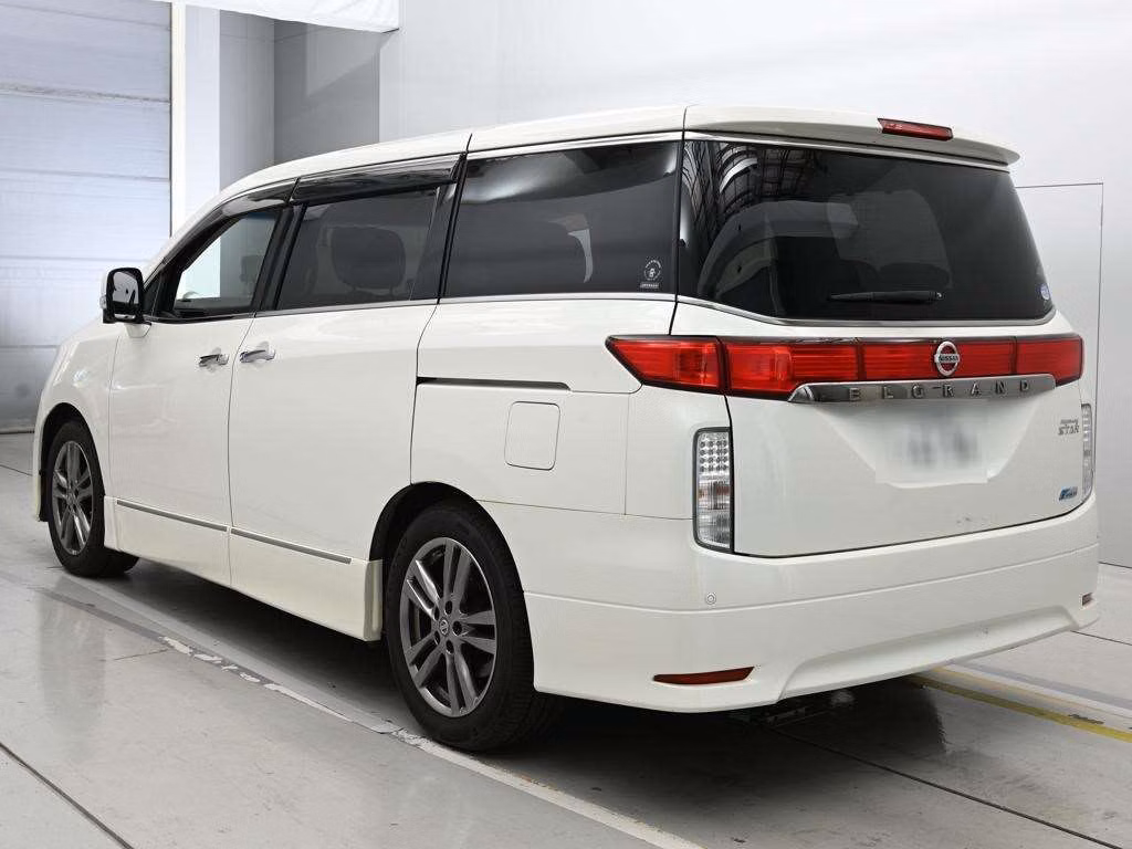 NISSAN ELGRAND