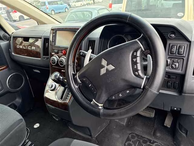 MITSUBISHI DELICA D:5