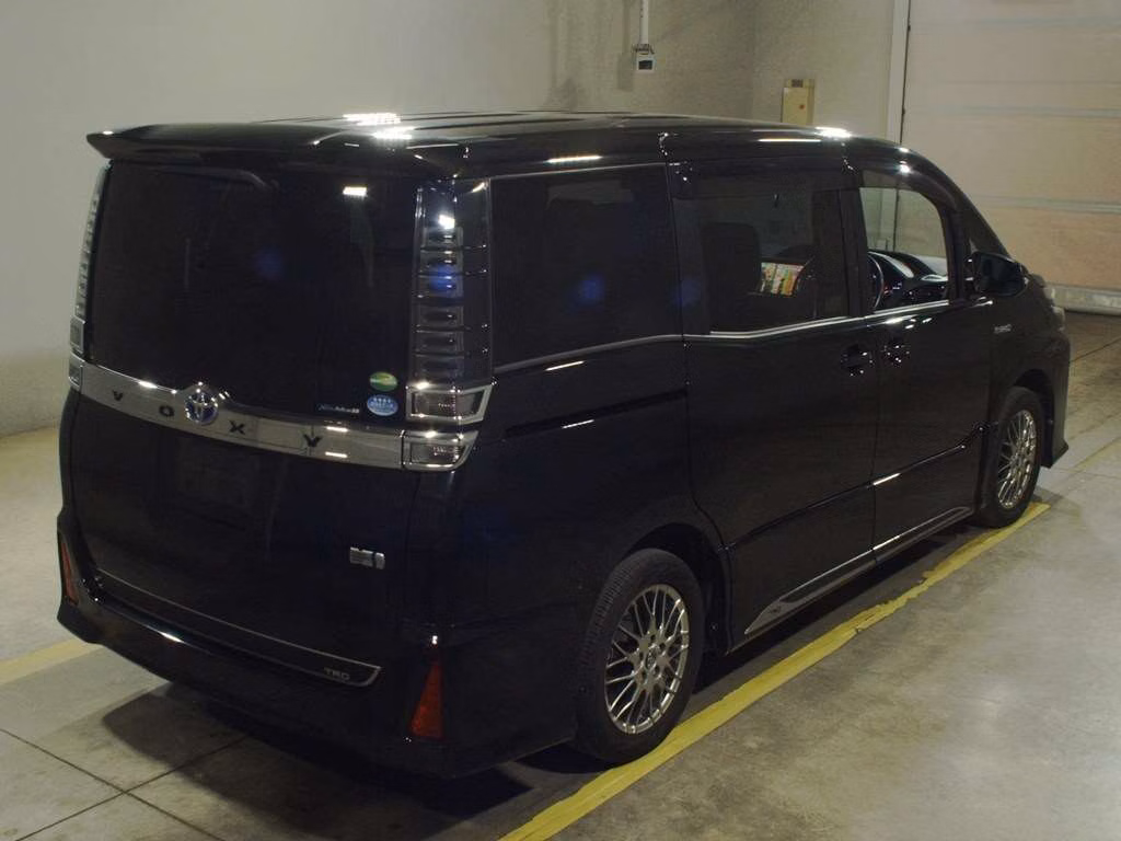 TOYOTA VOXY