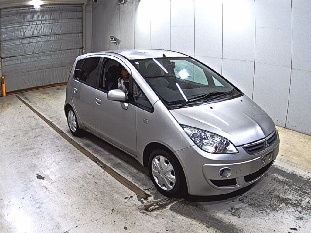 MITSUBISHI COLT