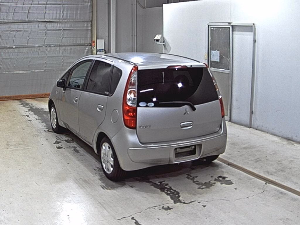 MITSUBISHI COLT
