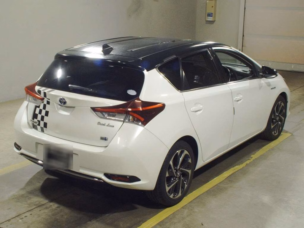 TOYOTA AURIS