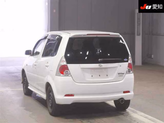 DAIHATSU YRV