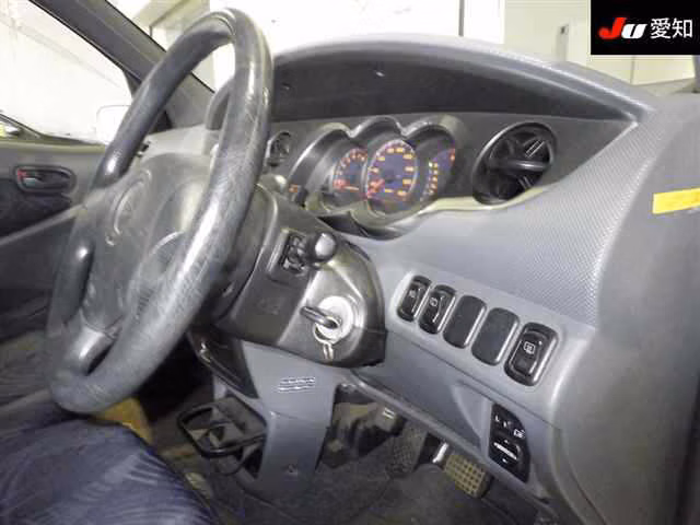 DAIHATSU YRV