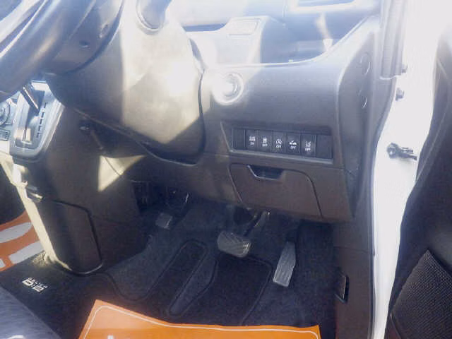 MITSUBISHI DELICA D:2