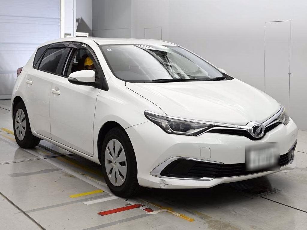 TOYOTA AURIS