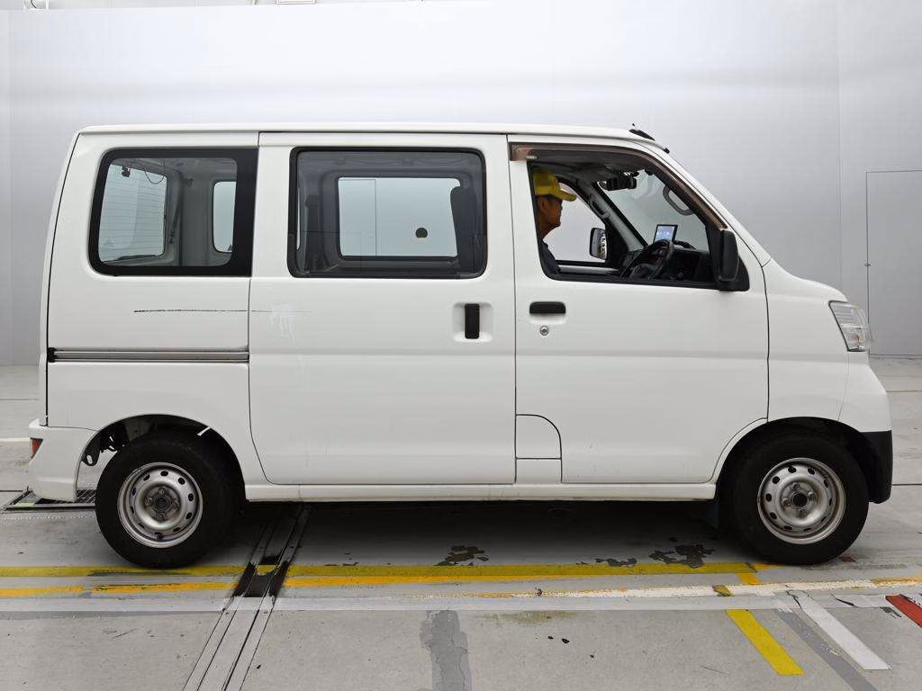 TOYOTA PIXIS VAN