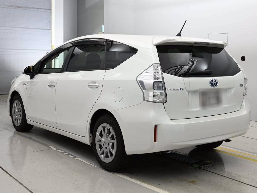 TOYOTA PRIUS ALPHA