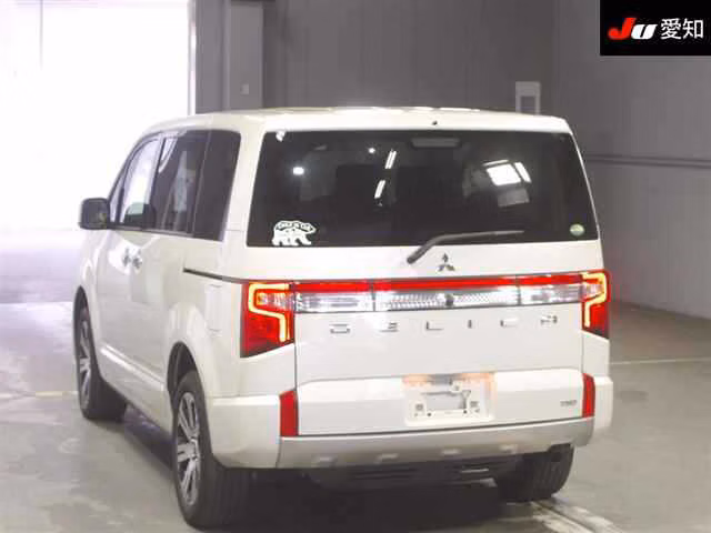 MITSUBISHI DELICA D:5