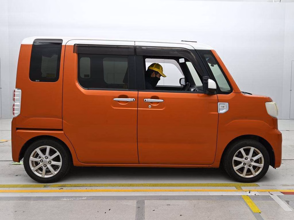 TOYOTA PIXIS MEGA