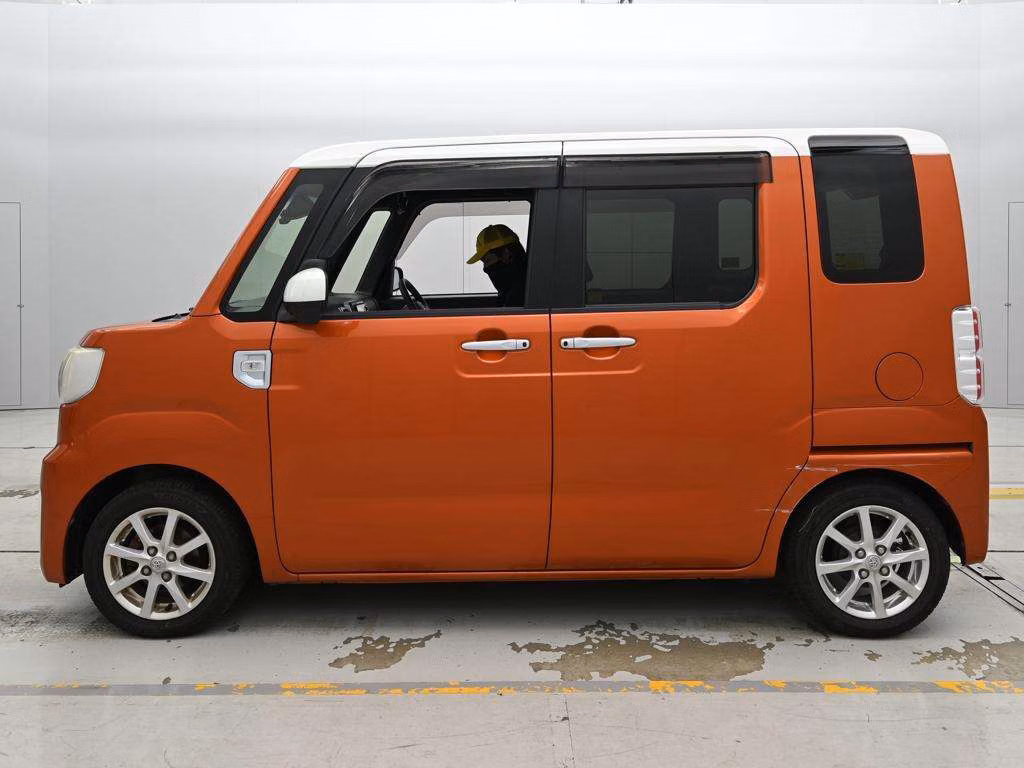 TOYOTA PIXIS MEGA