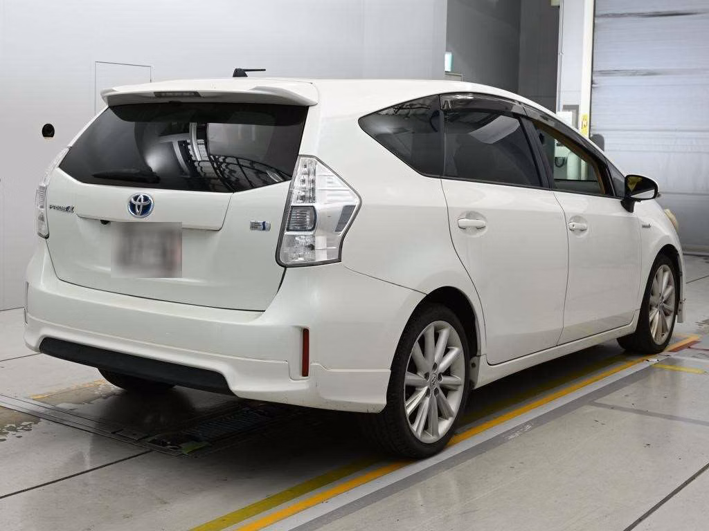 TOYOTA PRIUS ALPHA