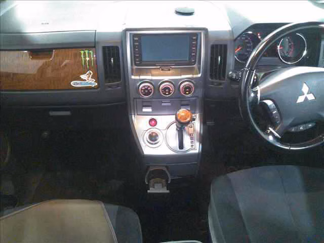 MITSUBISHI DELICA D:5