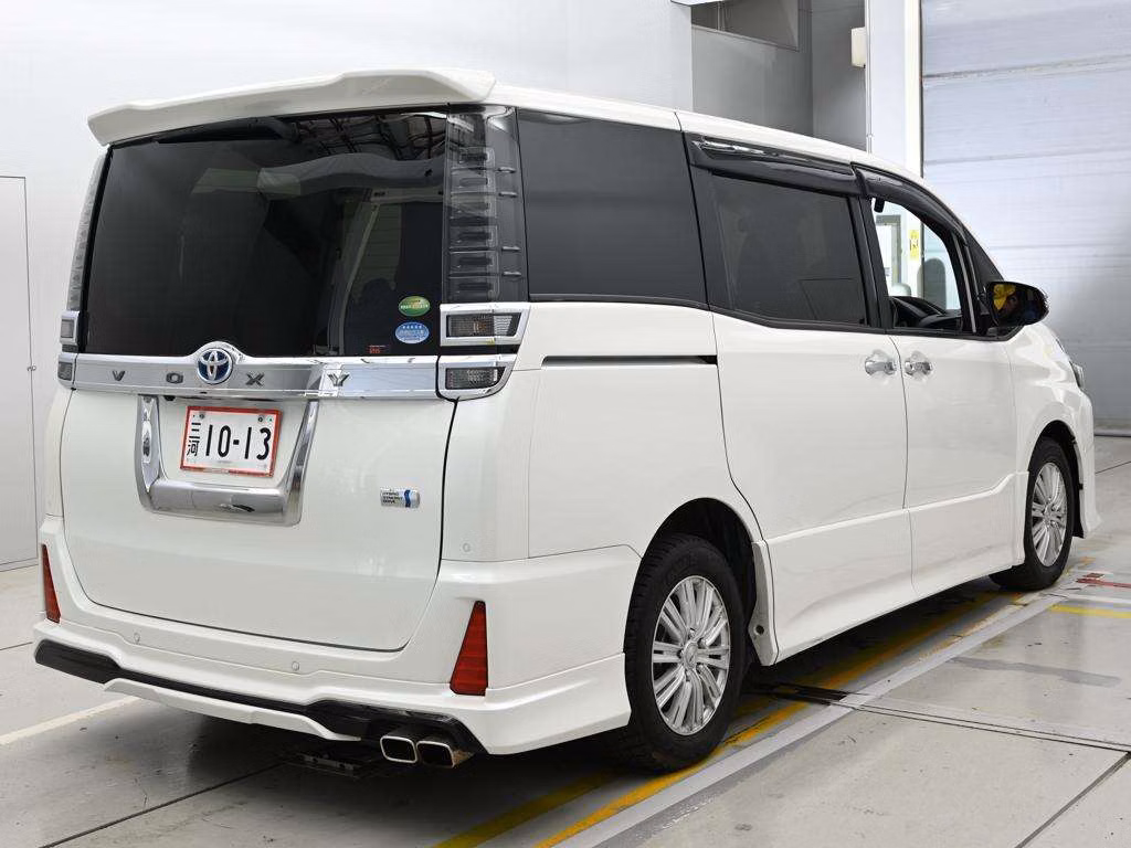 TOYOTA VOXY